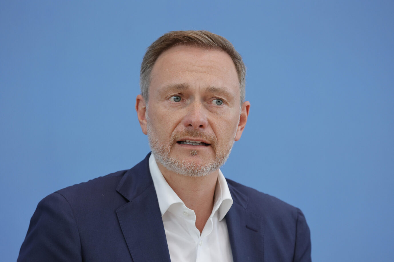 Bundesminister der Finanzen Christian Lindner, Deutschland, Berlin, Bundespressekonferenz, Thema: Regierungsentwurf für den Bundeshaushalt 2025 und Finanzplan bis 2028