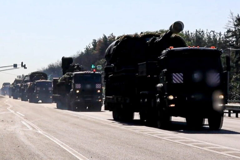 Der Vorstoß der Ukraine auf Kursk zeigt Wirkung: Rußland verlegt Truppen von anderen Fronten dorthin.