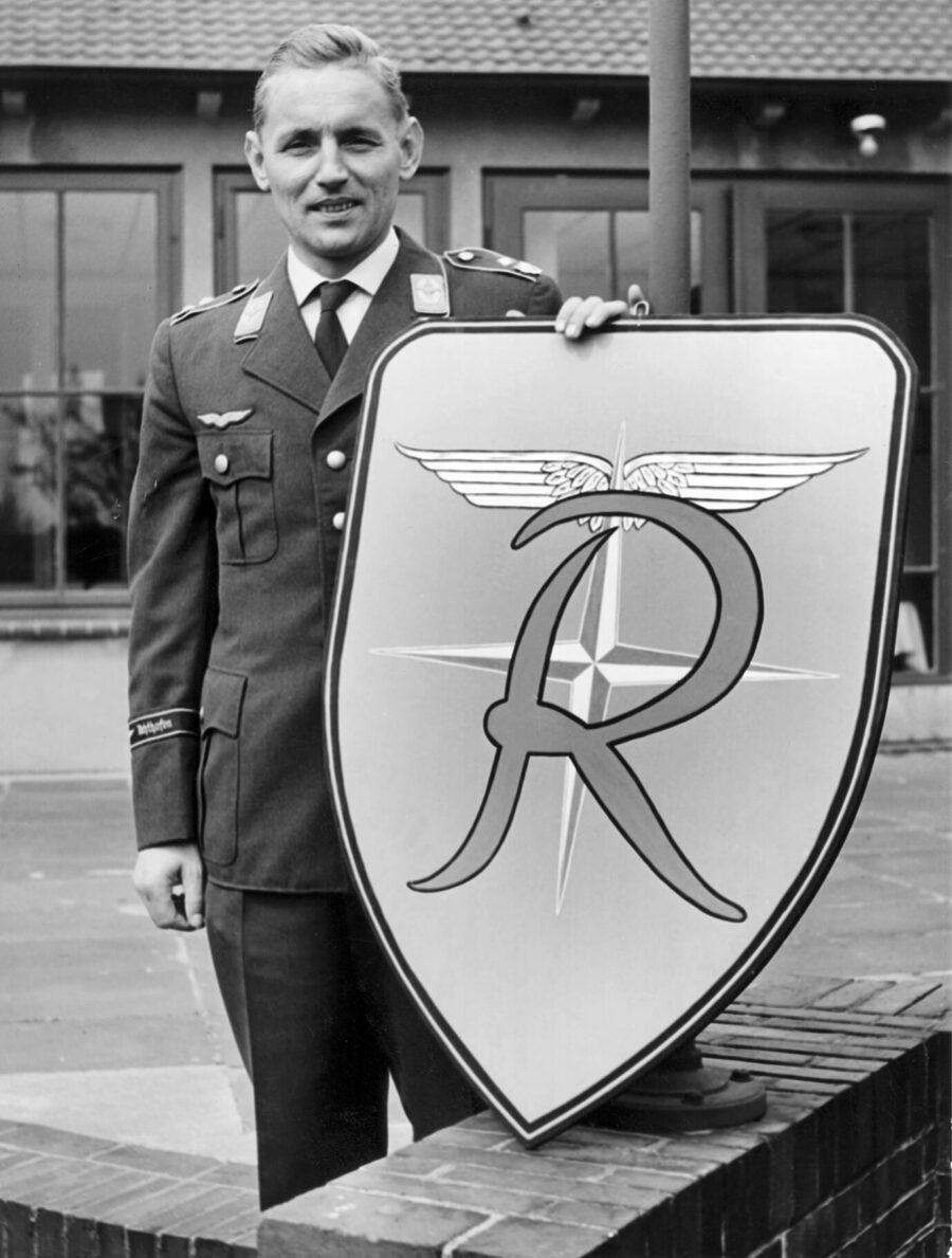 Ernst Hartmann, Fliegerass und Kommandeur des Jagdgeschwaders 71 im Jahr 1961