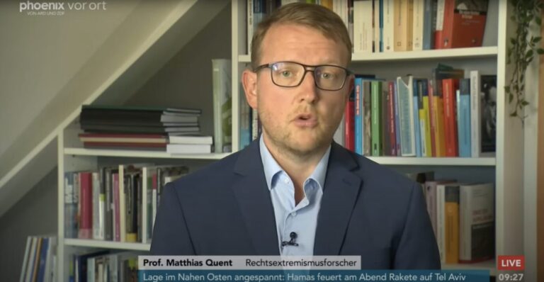 Das Bild zeigt den Soziologen Matthias Quent. Er spricht über den Messeranschlag von Solingen.