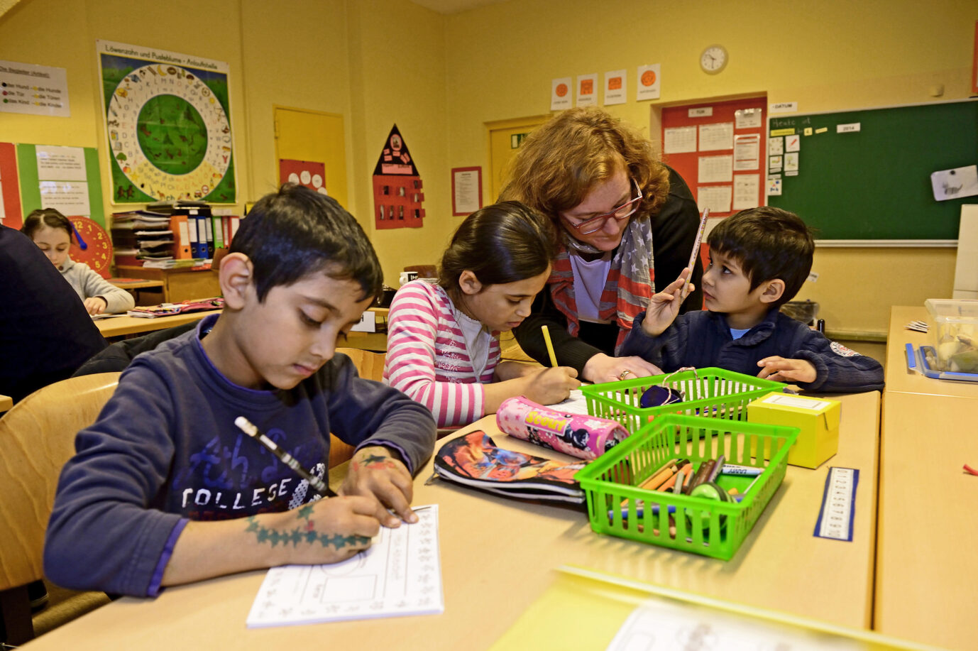 Die hohen Migrationszahlen belasten das Bildungssystem. Sowohl Lehrer als auch Schüler sind mit der Integration überfordert.