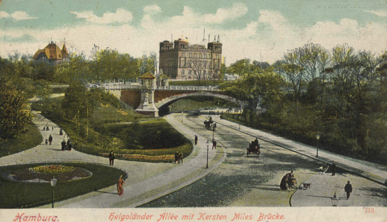 5-H2-D37-1905 (363473) Hamburg, Helgoländer Allee / Postkarte Hamburg, Helgoländer Allee. - 'Hamburg. Helgoländer Allee mit Kersten-Miles-Brücke'. - (Bereich des früheren Stadtgrabens; im Hintergrund die Deutsche Seewarte). Bildpostkarte (Farbdruck nach kolorier- ter Photographie), undat., um 1910. Piraten verewigt.