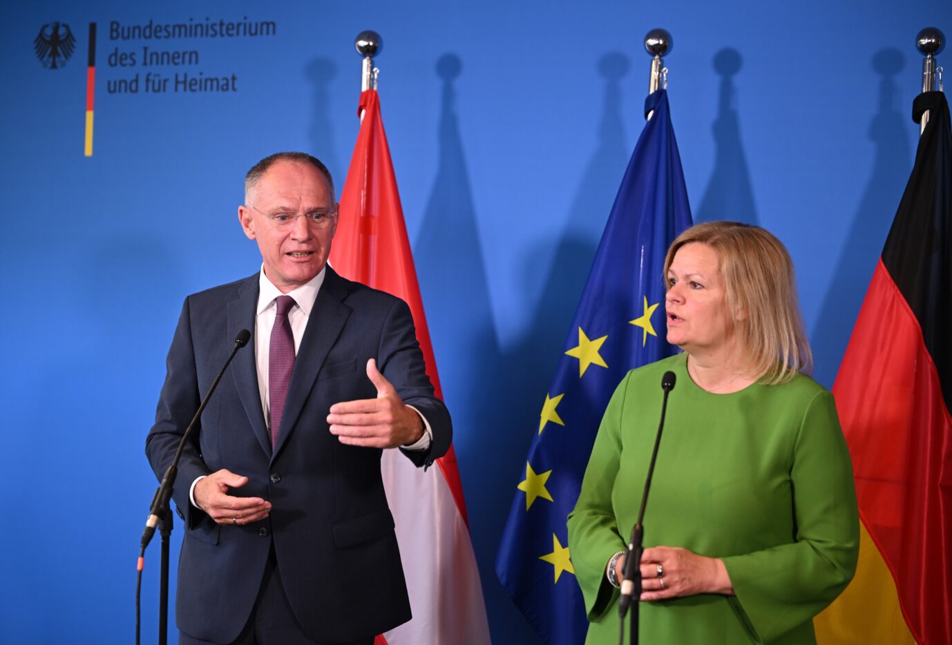 Nancy Faeser (SPD), Bundesministerin des Innern und Heimat, und ihr österreichischer Amtskollege Gerhard Karner, geben eine gemeinsame Pressekonferenz. Sie tauschten sich unter anderem über die europäische Migrationspolitik aus.