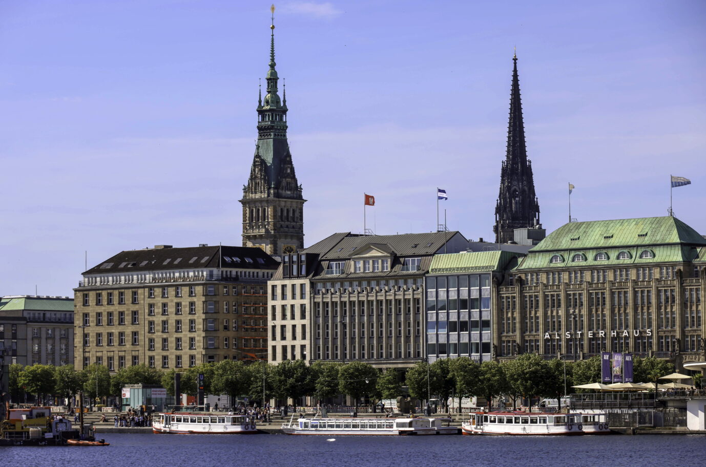 Jungfernstieg und Rathaus in Hamburg (Symbolbild)