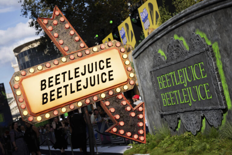 Branding at the UK premiere of "Beetlejuice Beetlejuice" on Thursday, Aug. 29, 2024, in London. (Photo by Scott A Garfitt/Invision/AP) Traut sih jemand rein?