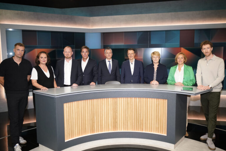 Hendrik Bolz, Jana Hensel, Christian Leye, Markus Feldenkirchen, Thorsten Frei, Karl Lauterbach, Veronika Grimm, Beatrix von Storch und Louis Klamroth in der ARD-Talkshow 'hart aber fair' im Studio Adlershof.