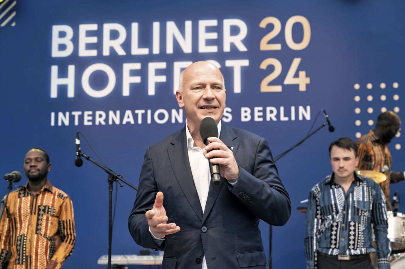 Kai Wegner beim 22. Berliner Hoffest am Roten Rathaus. Der DJ wird im kommenden Jahr wohl ein anderer sein. Berlin, 03.09.2024