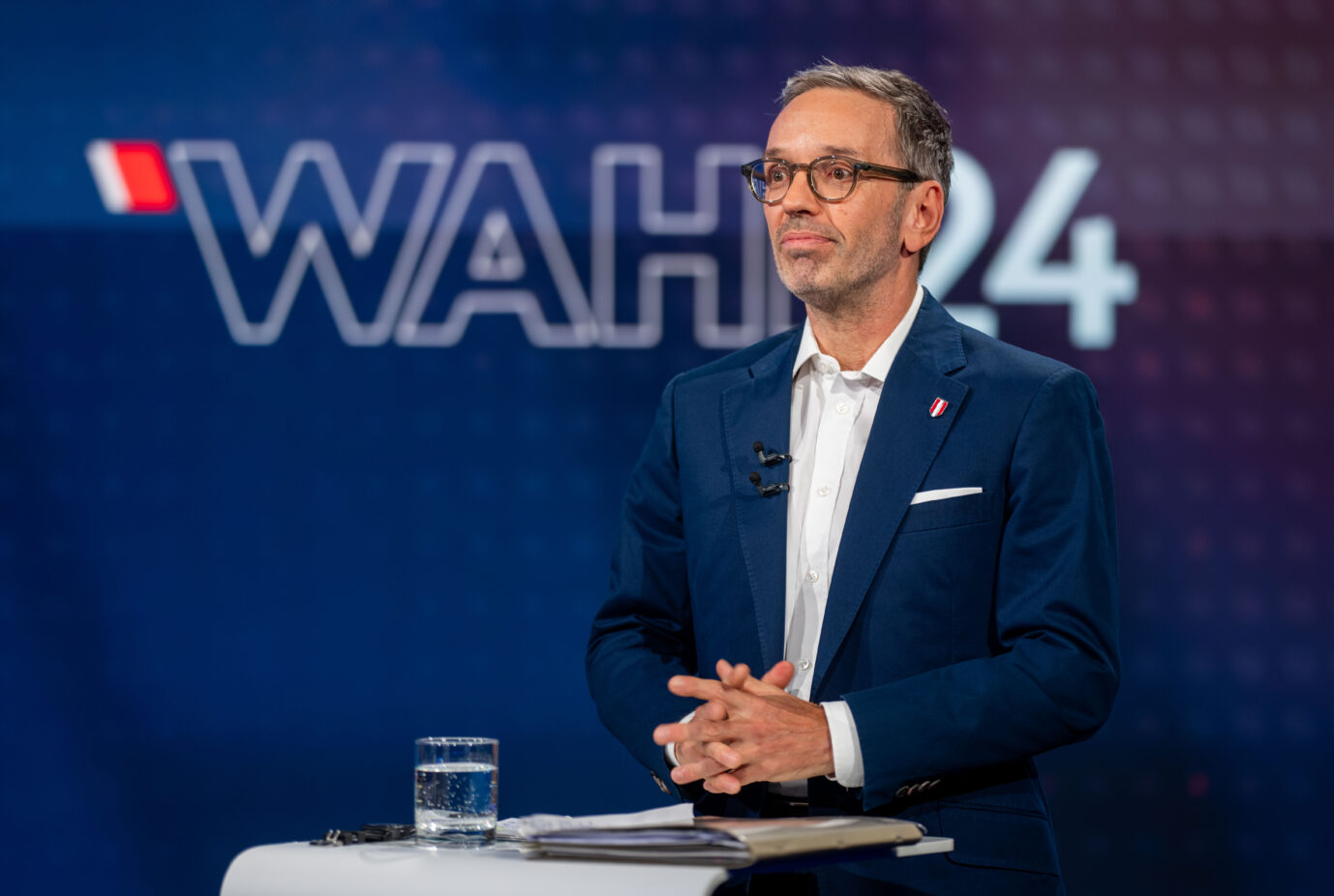 ABD0260_20240905 - WIEN - ÖSTERREICH: Herbert Kickl (FPÖ) am Donnerstag, 05. September 2024, im Rahmen eines ORF TV-Duells zwischen Herbert Kickl (FPÖ) und Beate Meinl-Reisinger (NEOS) in Wien anl. der bevorstehenden Nationalratswahl - FOTO: APA/GEORG HOCHMUTH - 20240905_PD13971 Ende september wird in ÖSterreich gewählt.