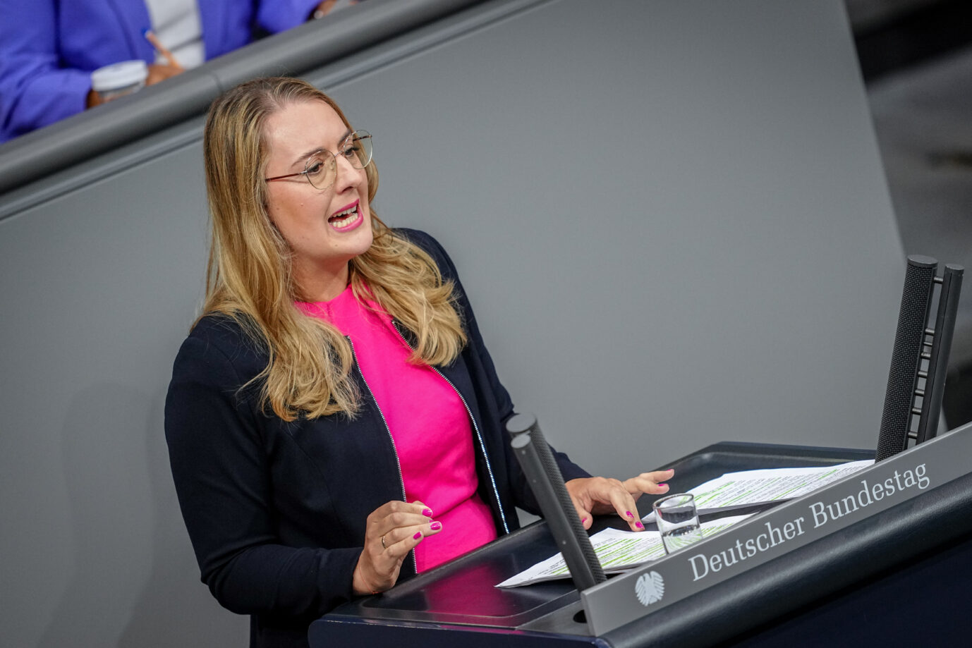 Katharina Dröge, Fraktionsvorsitzende von Bündnis 90/Die Grünen, spricht in der Generaldebatte um den Haushalt 2025 im Bundestag. Die Fraktionsvorsitzende der Grünen, Katharina Dröge, spricht im Bundestag zur Asylpolitik Foto: picture alliance/dpa | Kay Nietfeld