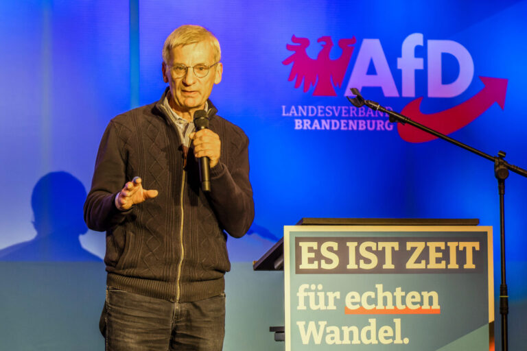 Umfrage: AfD-Spitzenkandidat Hans-Christoph Berndt macht bisher einen erfolgreichen Wahlkampf in Brandenburg.