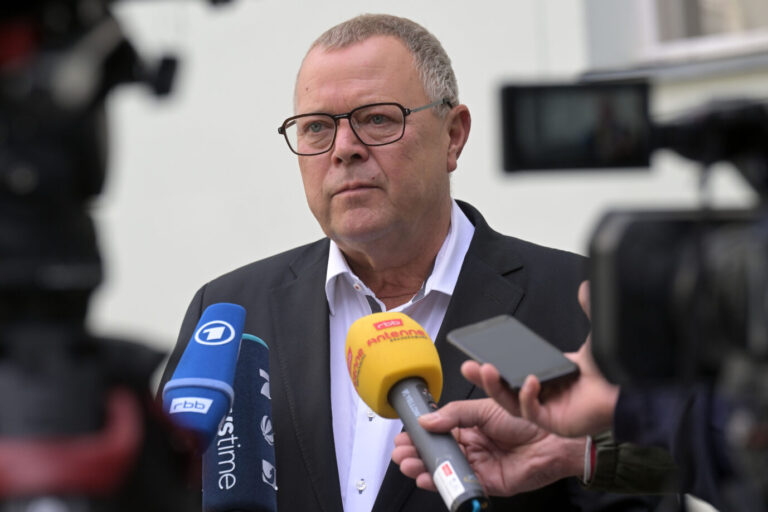 Brandenburgs Innenminister Michael Stübgen (CDU): „Ohne individuelles Asylrecht können wir Flüchtlingskontingente einführen“ (Themenbild)