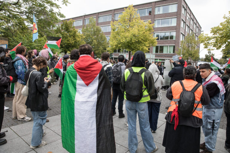 Das Bild zeigt eine Pro-Palästina-Demo in Berlin.