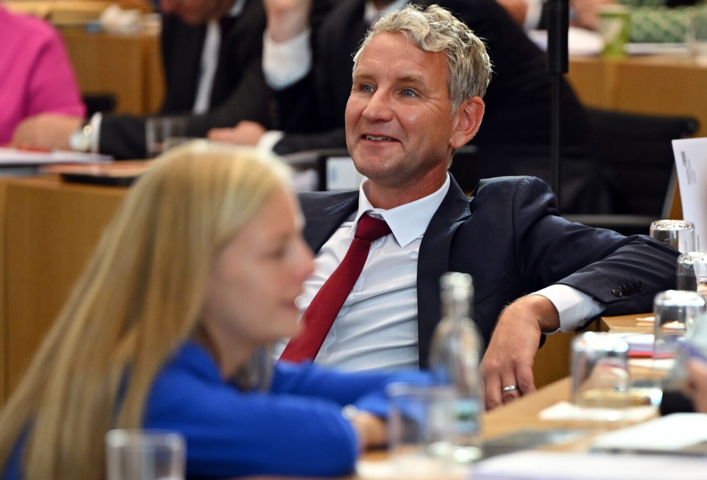 Thüringens AfD-Chef Björn Höcke und die Kandidatin für das Amt des Parlamentspräsidenten, Wiebke Muhsal, bei der konstituierenden Sitzung am Donnerstag im Landtag.