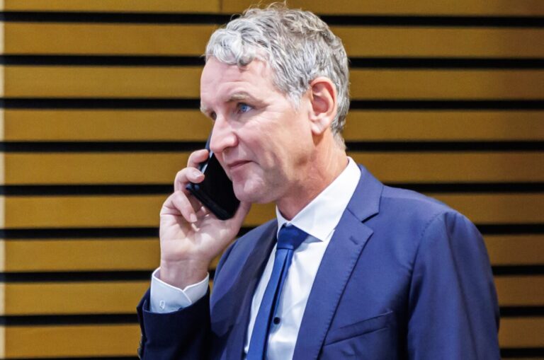 Thüringens AfD-Fraktionschef Björn Höcke klagt gegen den Wegfall der Sperrminorität in den Landtagsausschüssen jetzt vor dem Verfassungsgericht.