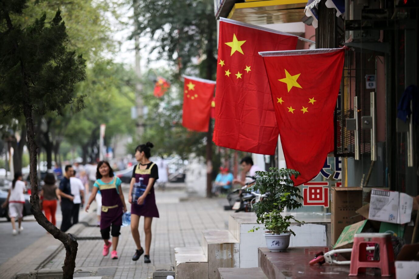 Frauen auf den Straßen Pekings: In China ist die Arbeitslosigkeit unter jungen Menschen prekär