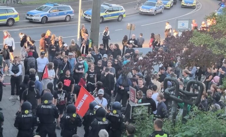 Linke Gegendemonstration gegen die Krah-Kundgebung in Hannover: AfD macht Oberbürgermeister für Eskalation mitverantwortlich.