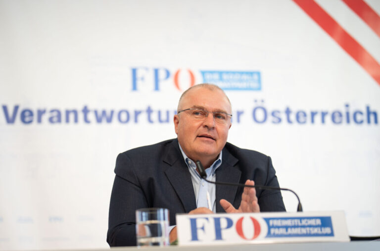 Auf dem Foto befindet sich FPÖ-Wirtschaftssprecher Arnold Schiefer (Themenbild)