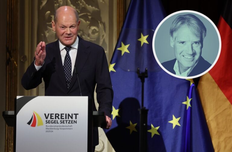 Bundeskanzler Olaf Scholz bei seiner peinlichen Rede zum Tag der deutschen Einheit in Schwerin.