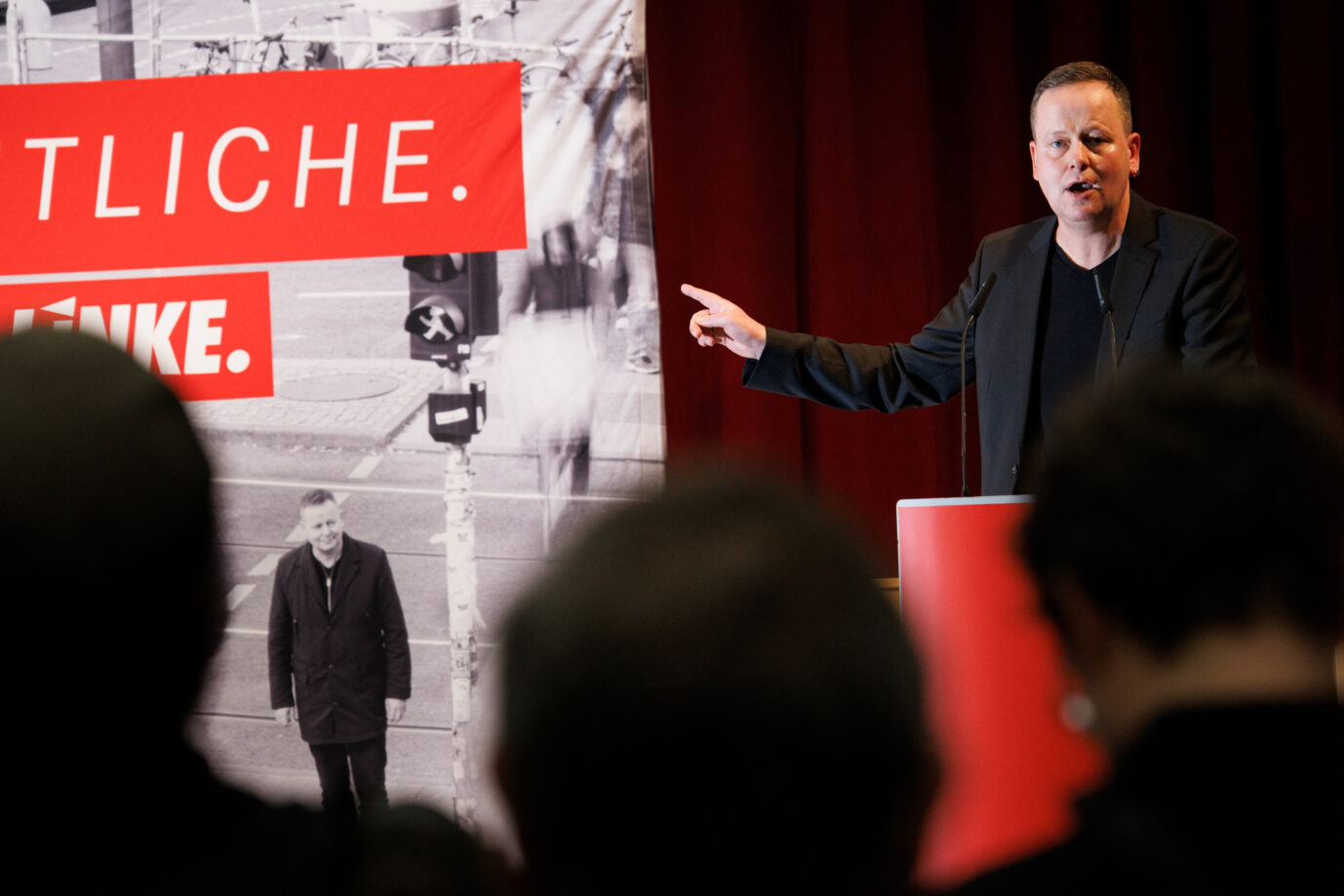 Klaus Lederer als Wahlkämpfer für die Linke 2023 – 32 Jahre lang hat er sich für die sozialistische Partei engagiert. Foto: picture alliance/dpa | Carsten Koall