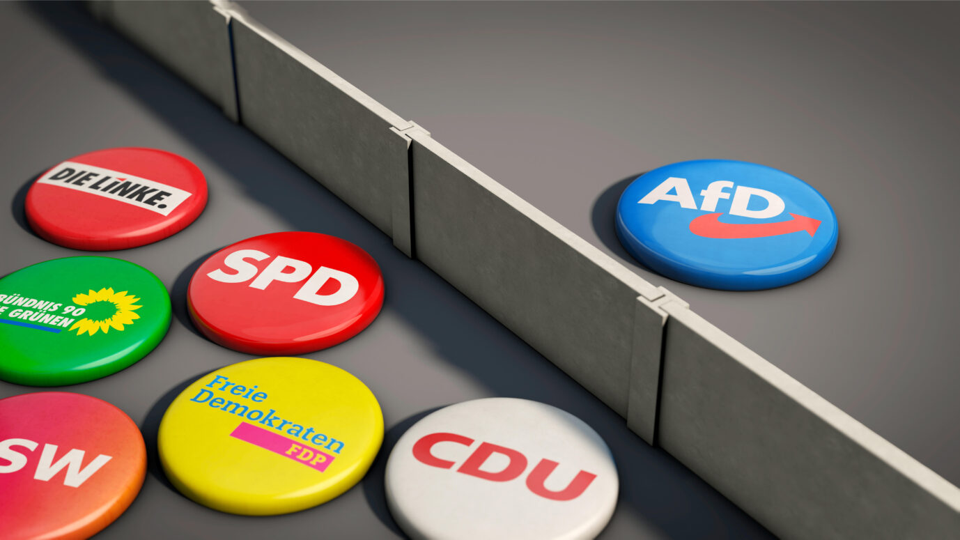 Eine Mauer – eine Brandmauer, um genau zu sein – trennt verschiedene Buttons von einander. Auf einer Seite ist die AfD, auf der anderen Seite alle anderen Parteien inklusive der CDU