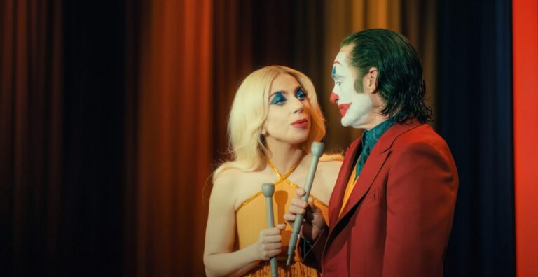 Joaquin Phoenix als Joker und Lady Gaga als Harleen Quinzel (Filmszene).