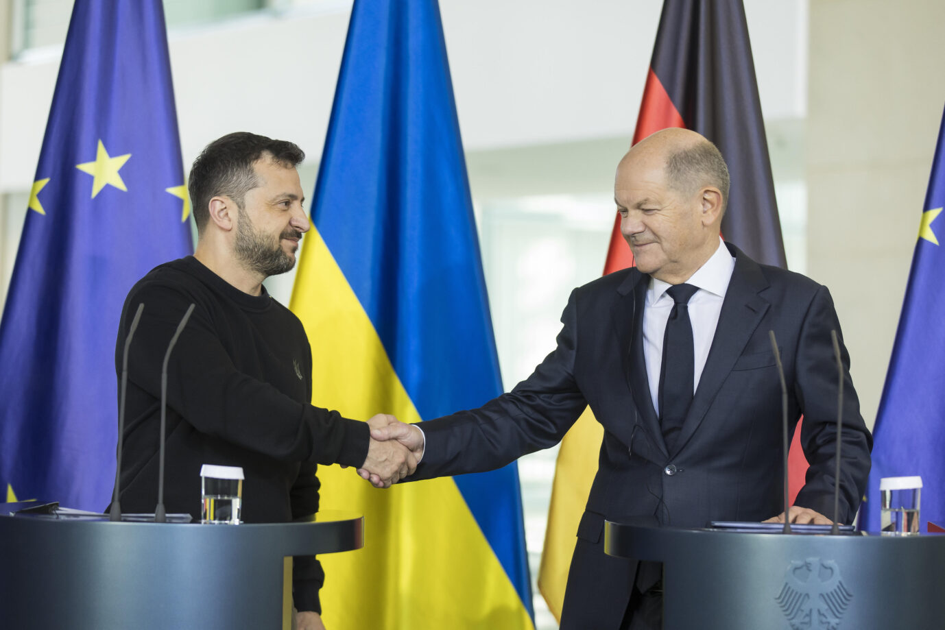 Wolodymyr Selenskyj (Präsident der Ukraine) und Olaf Scholz (Bundeskanzler der Bundesrepublik Deutschland) geben ein Pressestatement im Bundeskanzleramt, 11.10.2024