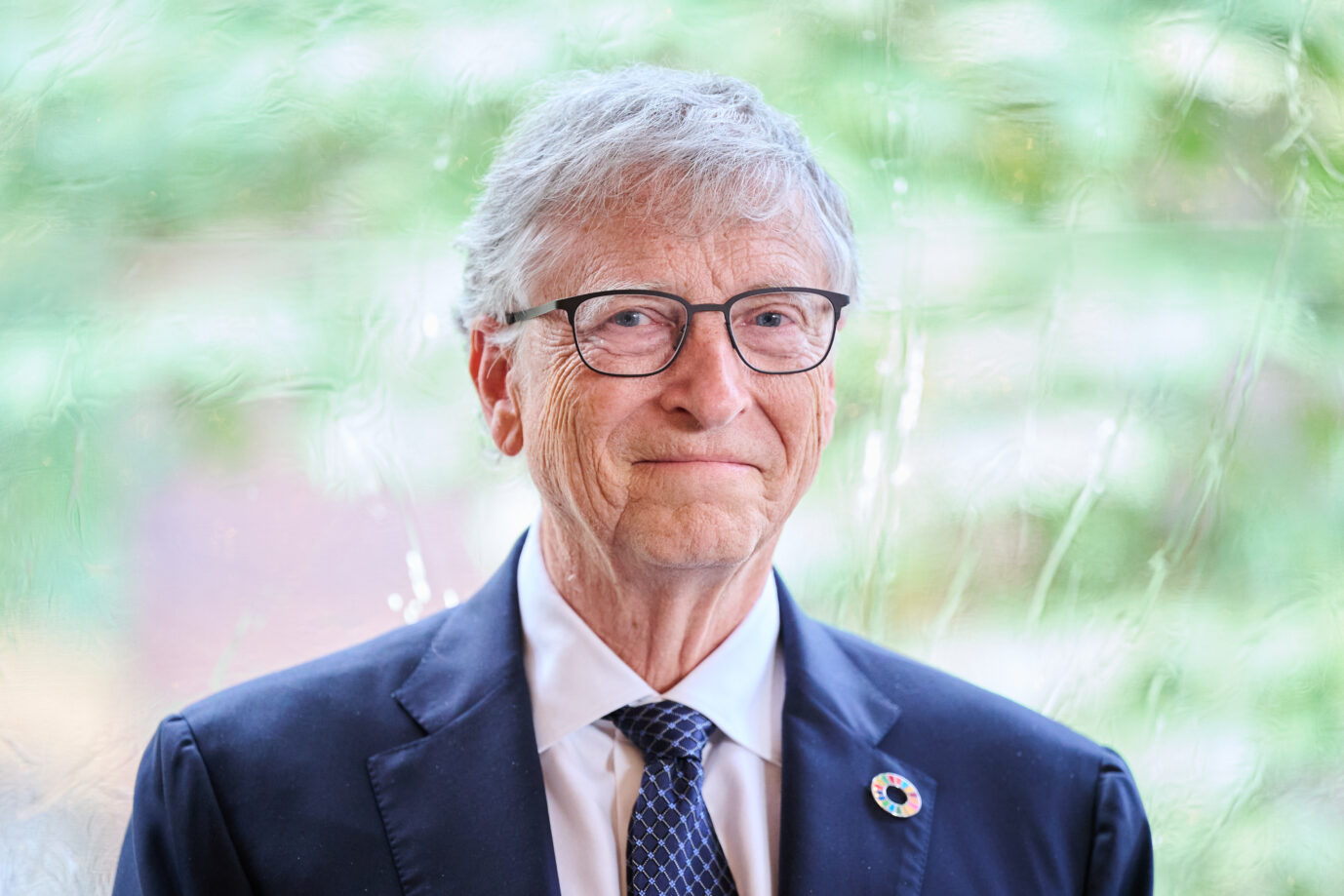 Bill Gates, Gründer der Gates-Stiftung, kommt zu einer Veranstaltung von Save the Children zu Impfgerechtigkeit. Die Veranstaltung findet im Rahmen der Fachkonferenz „World Health Summit“ im Café am Neuen See statt. Die US-Wahlen 2024 werden knapp.