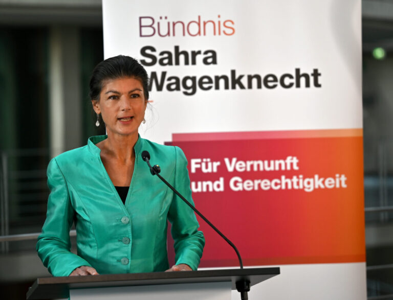 BSW-Parteichefin Sahra Wagenknecht sollte sich entscheiden, ob sie in Bundesländern regieren oder auf die Bundestagswahl warten will.