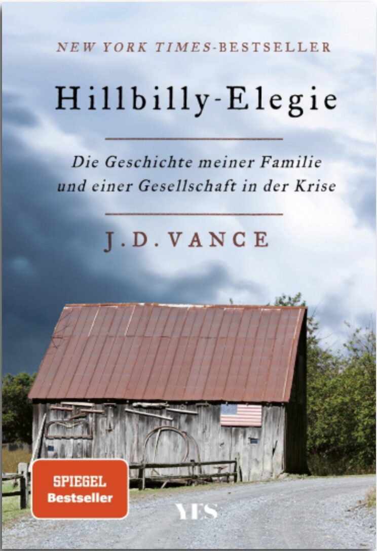 Auf dem Buchcover von J.D. Vance: Hillbilly Elegie ist ein tristes, zerfallenes Haus in einer ländlichen Gegend zu sehen, eine amerikanische Flagge hängt vom Dach 