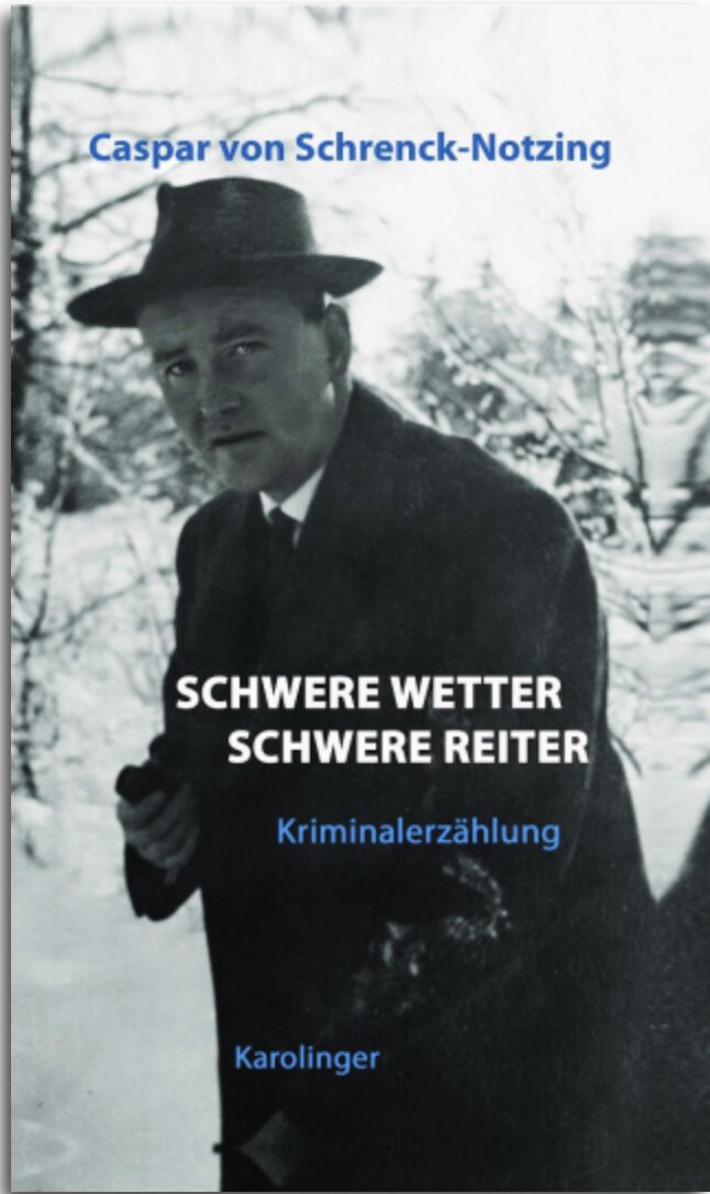 Auf dem Buchcover von "Schwere Wetter, Schwere Reiter" von Caspar von Schrenck-Notzing ist der Buchautor zu sehen, gekleidet in Mantel und Hut