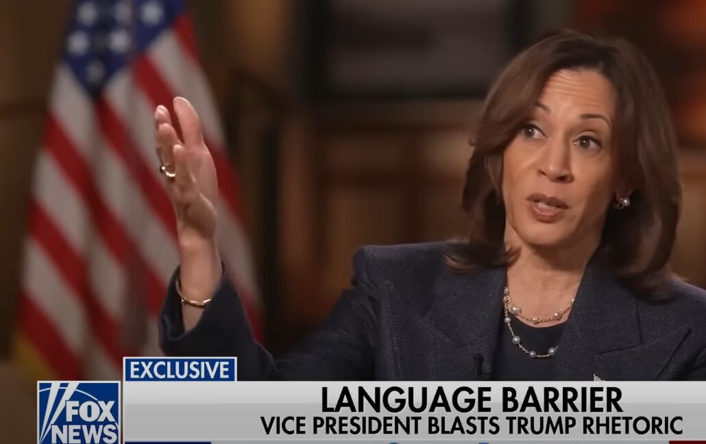 US-Präsidentschaftskandidatin Kamala Harris müht sich durchs Interview bei Fox News.