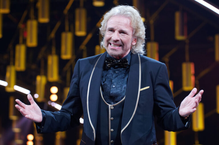 Moderator Thomas Gottschalk spricht während der Verleihung des «Deutschen Comedypreises 2019». Linke Medien mögen ihn nicht.