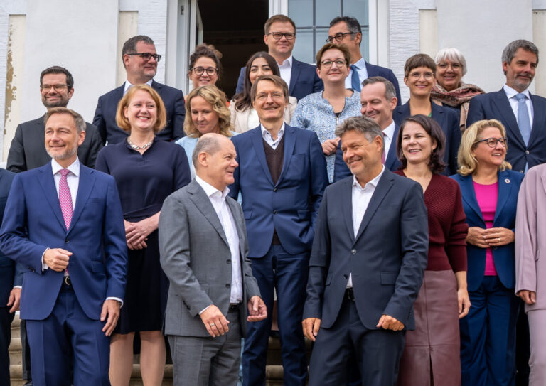 Haben gut lachen: Nach nur drei Jahren Amtszeit bekommen die Ampel-Minister hohe Ruhegehälter.