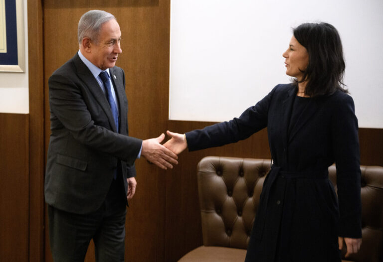 Außenministerin Annalena Baerbock im April in Israel mit Ministerpräsident Benjamin Netanjahu.