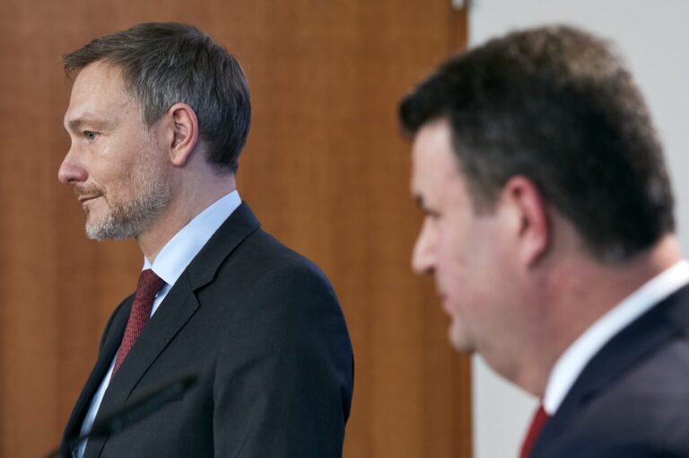 Zwei Drittel der Bürgergeldempfänger sind Ausländer. Verantwortlich für die hohen Bürgergeld-Ausgaben: Ex-Finanzminister Christian Lindner (FDP) und Arbeitsminister Hubertus Heil (SPD).