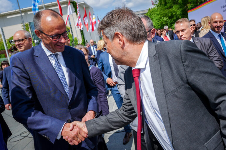 CDU-Chef Friedrich Merz und Wirtschaftsminister Robert Habeck (Grüne) sind sich in den Grundzügen der Energiepolitik einig.