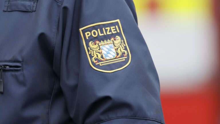 Polizei Logo Bayern 06.11.2024, MainTEX 2024 ? Antiterroruebung von Polizei und Bundeswehr, GER, Wuerzburg.. HAbeck kritisieren geht in BAyern gar nicht.