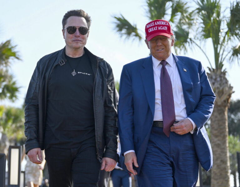 Wollen die Einsparungen auf das Volk verteilen: Tech-Milliardär Elon Musk (l.) und US-Präsident Donald Trump. Foto: picture alliance / ASSOCIATED PRESS | Brandon Bell
