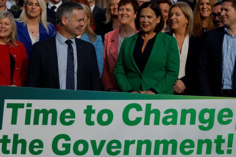 Sinn Fein-Chefin Mary Lou McDonald, Irlands linksnationalistische Anführerin, vor der Parlamentswahl 2024 in Dublin am 11. November. Foto: picture alliance/dpa, Reuters, Clodagh Kilcoyne