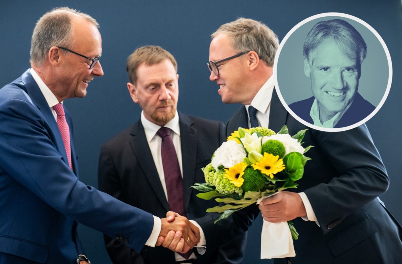 CDU-Chef Friedrich Merz (link) gratuliert den Ministerpräsidenten von Sachsen, Michael Kretschmer, und Thüringen, Mario Voigt.