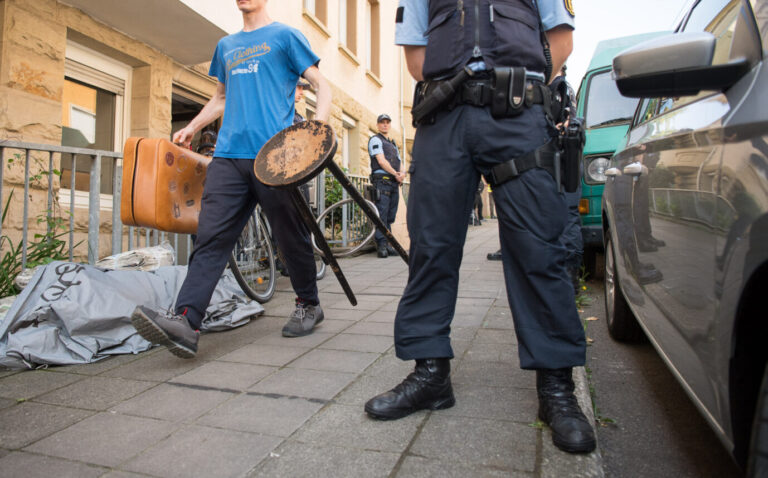 Zwangsräumung (Symbolbild): Wer zwei Monatsmieten Mietschulden hat, darf gekündigt werden