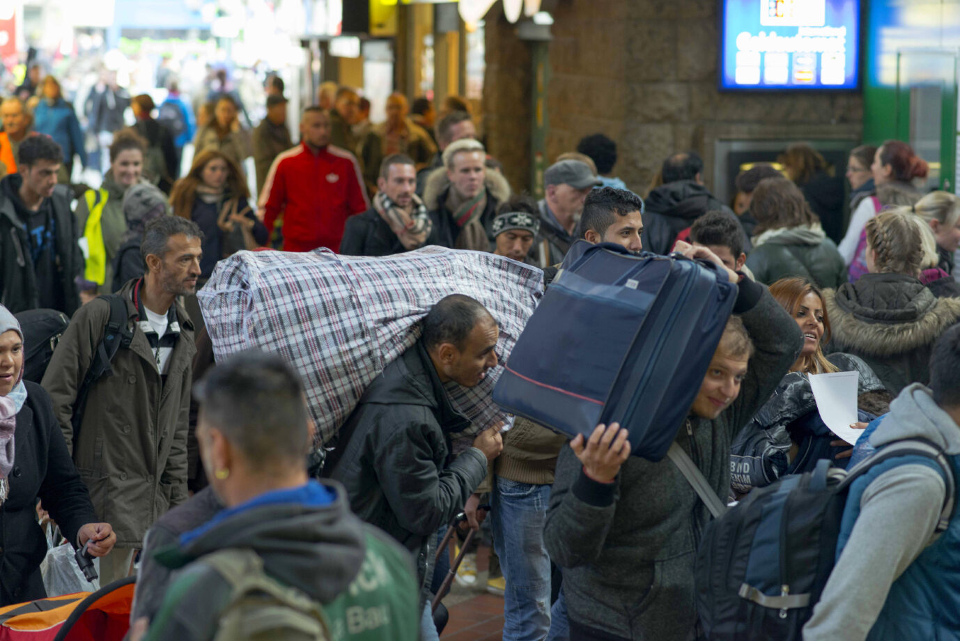 Fluechtlinge am Bahnhof, 23.10.2015, Deutschland | refugees on a station, 23.10.2015, Germany. Syrern wurde der Weg nach Deutschland einfach gemacht.