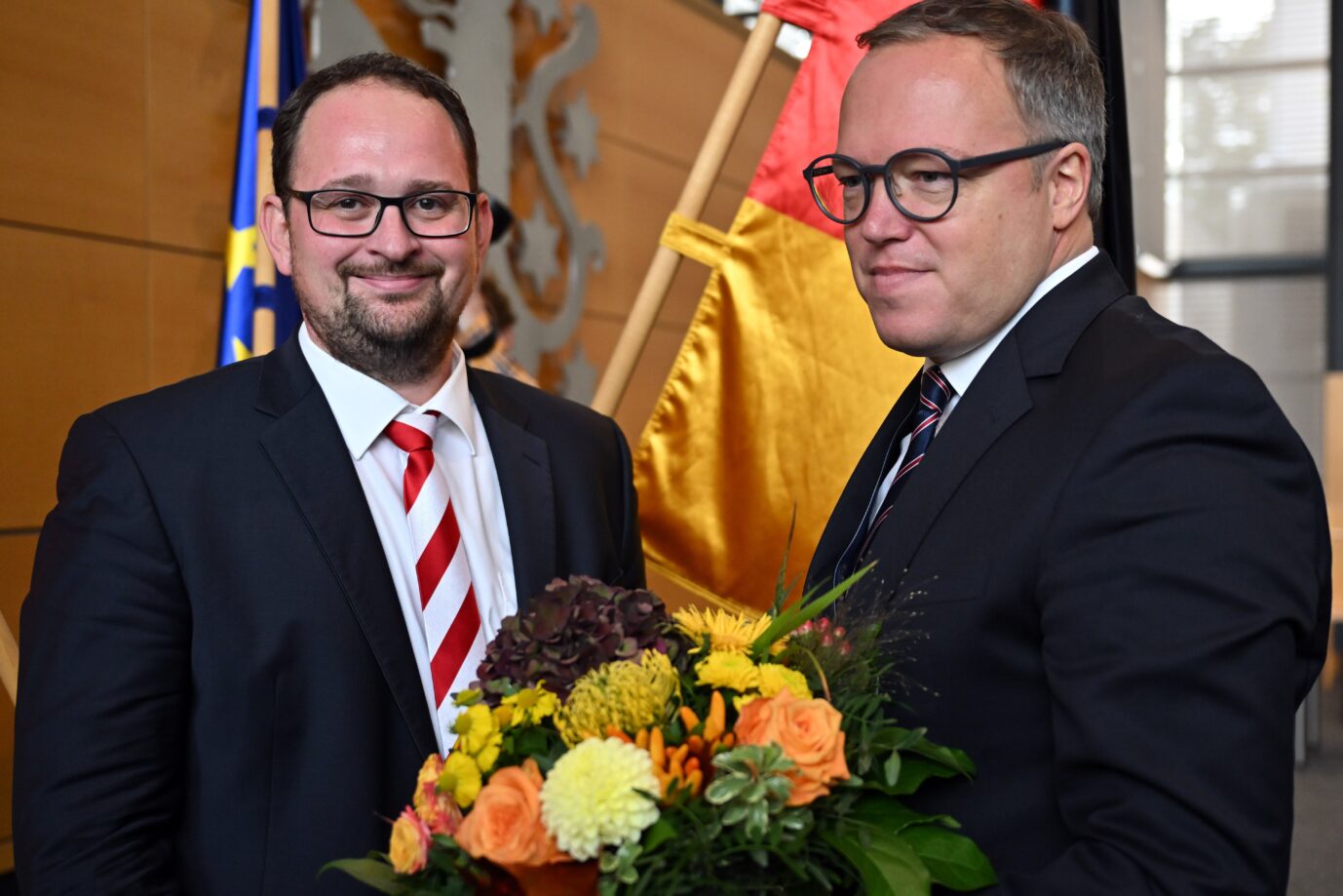 Da war es noch umgekehrt: CDU-Chef Mario Voigt (rechts) gratuliert seinem Parteifreund Thadäus König am 28. September zur Landtagspräsidenten-Wahl.