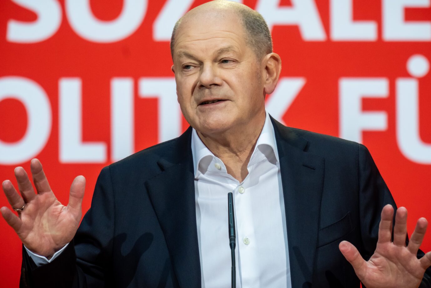 Bundeskanzler Olaf Scholz (SPD) dämpft Erwartungen auf ein erfolgreiches AfD-Verbotsverfahren.