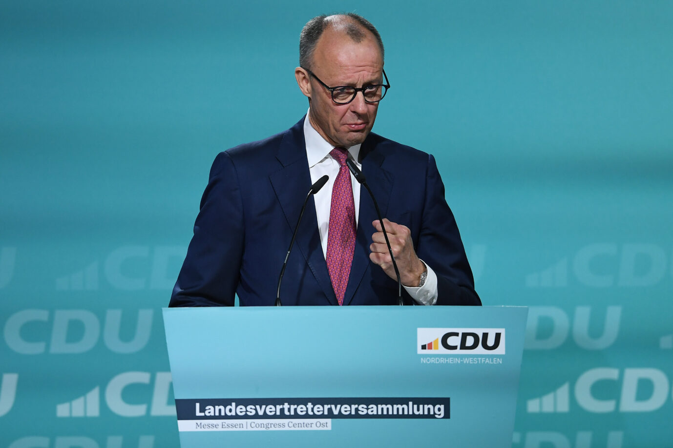 CDU-Chef Friedrich Merz plädiert für eine Ausweisung der Syrer in deren Heimatland.