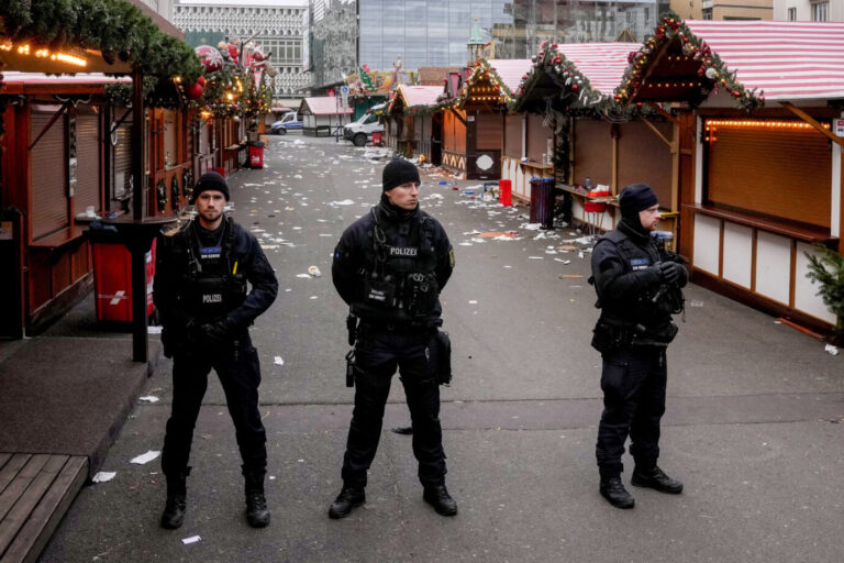 Polizisten sichern den Anschlagsort des Magdeburger Weihnachtsmarktes: Das Asylrecht gehört endlich geändert.