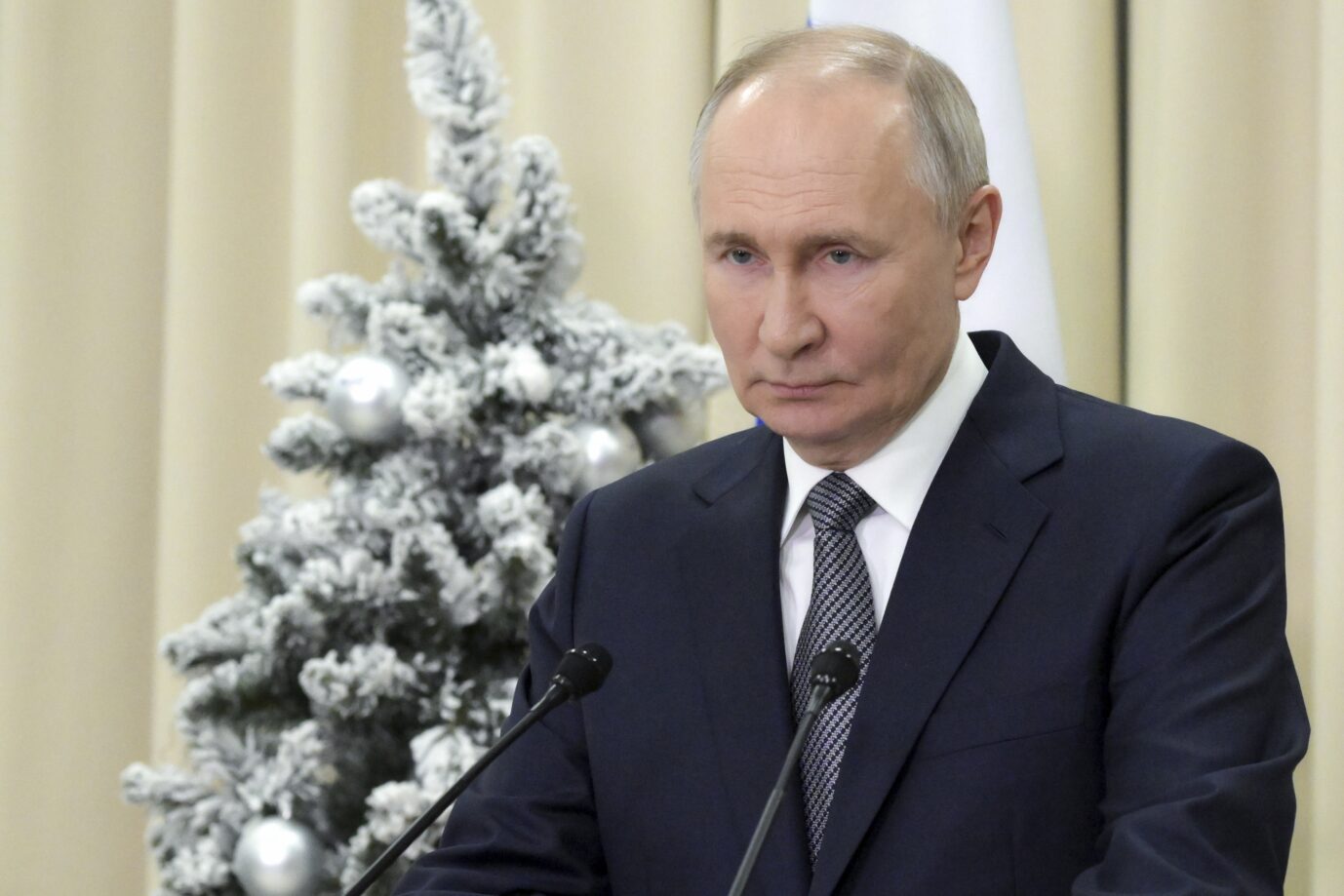 Rußlands Präsident Wladimir Putin auf einer Pressekonferenz nahe St. Petersburg am zweiten Weihnachtsfeiertag.