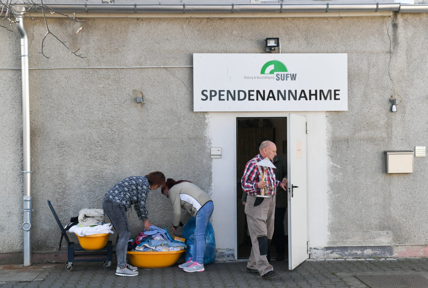 Ein Sozialkaufhaus in Dresden: Jeder fünfte im Osten lebt laut WSI in Armut. (Themenbild9