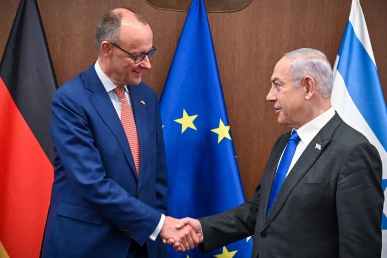 Das Foto zeigt den CDU-Chef Friedrich Merz mit dem israelischen Ministerpräsident Benjamin Netanjahu im Februar 2025