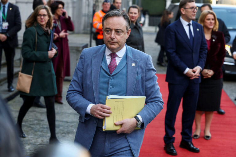 Der neue „Erste Minister“ (Premierminister) Belgiens Bart De Wever, Chef der Neuen Flämischen Allianz (N-VA: Nieuw-Vlaamse Alliantie) in Brüssel: Foto: picture alliance, Reuters, Y. Herman